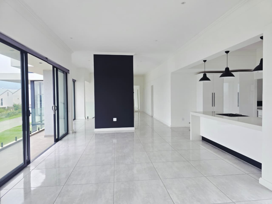 4 Bedroom Property for Sale in Kingswood Golf Estate Western Cape